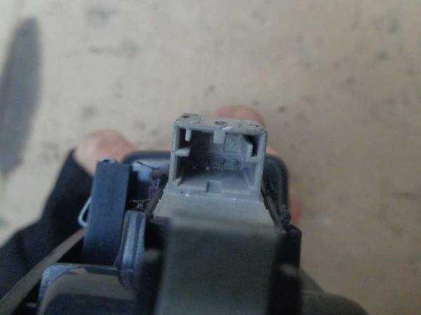 BOUTON LEVE VITRE VW FOX 5Z ( COTE PASSAGER ) - Vue 2